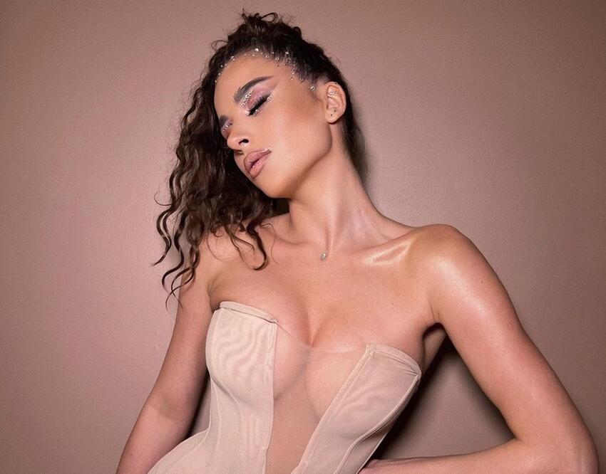 Ерекше порно бейнелерді қараңыз Көлік жүргізу кезінде жыныстық қатынасқа назар аударыңыз