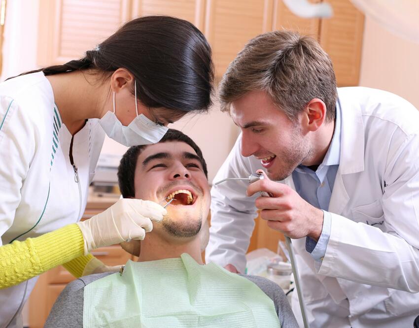 Стоматолог рассказала об особенностях выбора правильной зубной щетки