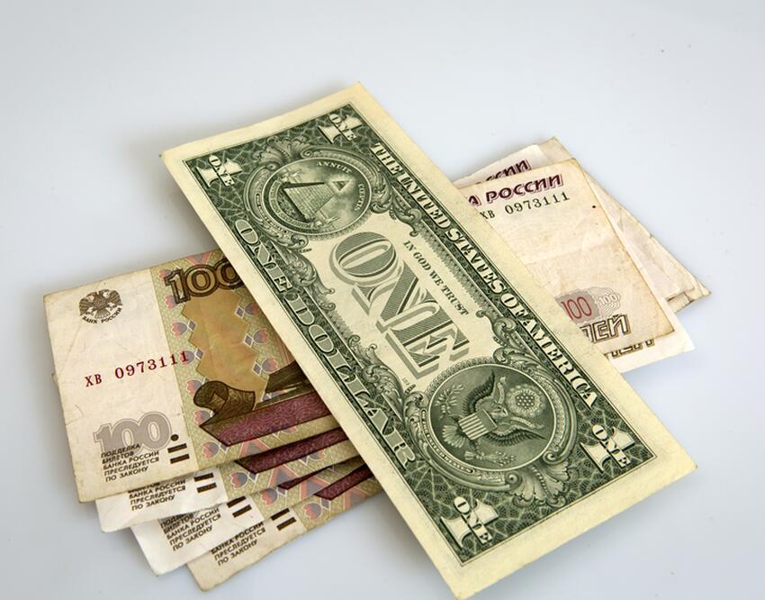 Доллар, как феникс: результаты утренних торгов на Мосбирже