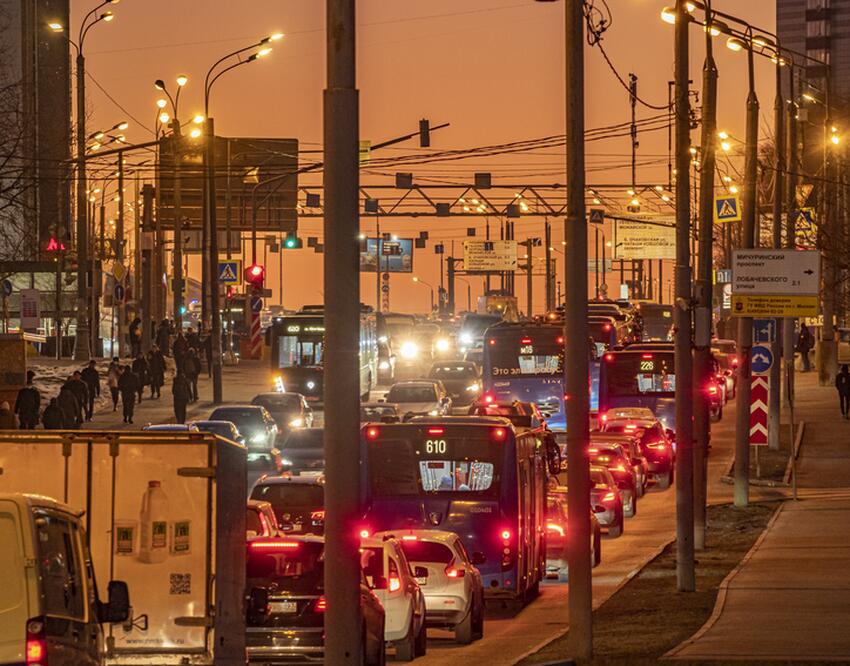 Из-за дождя москвичей «пересаживают» на городской транспорт