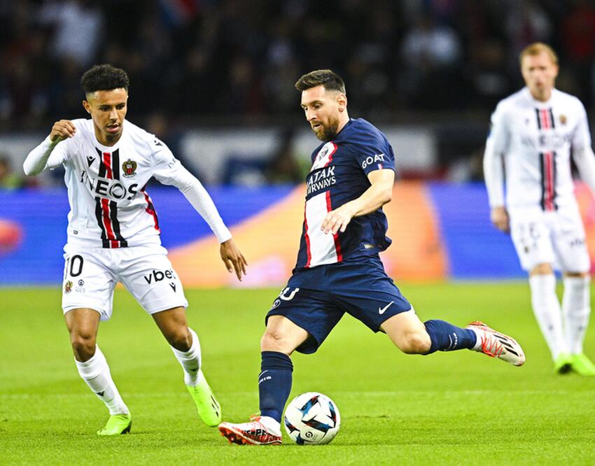 Месси превзошел голкипера Сени по голам со штрафных. Отставание от ...