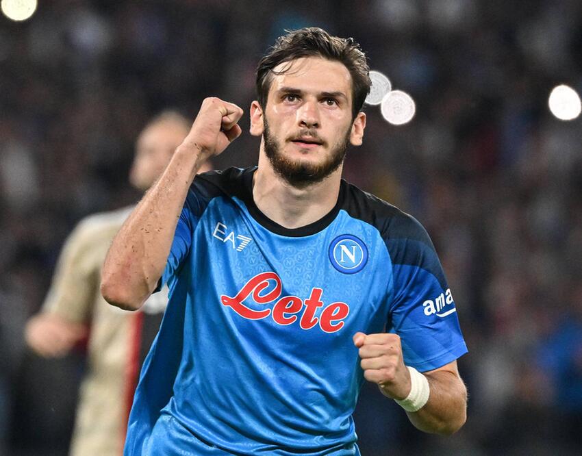 «Наполи» Кварацхелии обыграл «Аякс» и вышел в плей-офф Лиги чемпионов