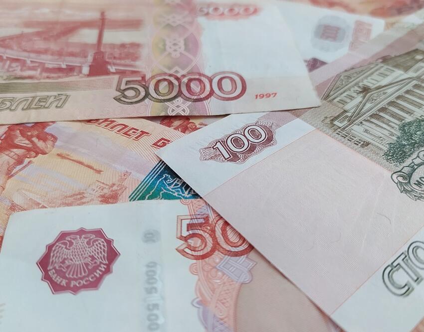 Озвучен прогноз по средней зарплате к 2026 году — пенсия опустится на ...