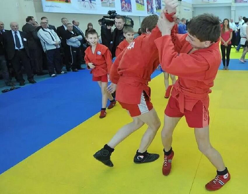 В России выразили сожаление от пропуска украинцами ЧМ-2022 по самбо