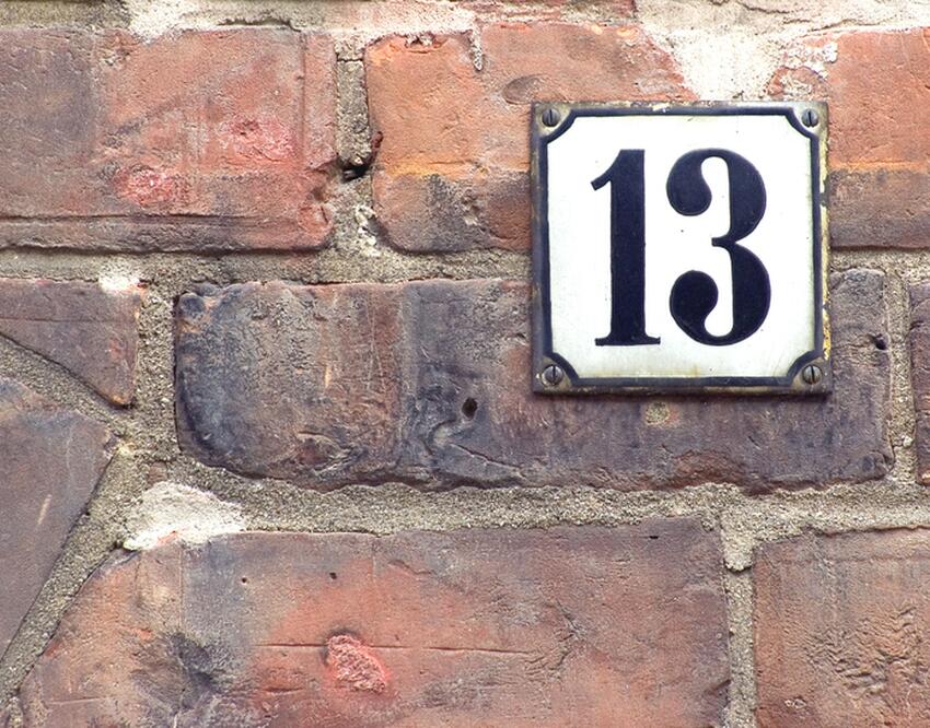 Чем опасно число 13 и почему люди его боятся