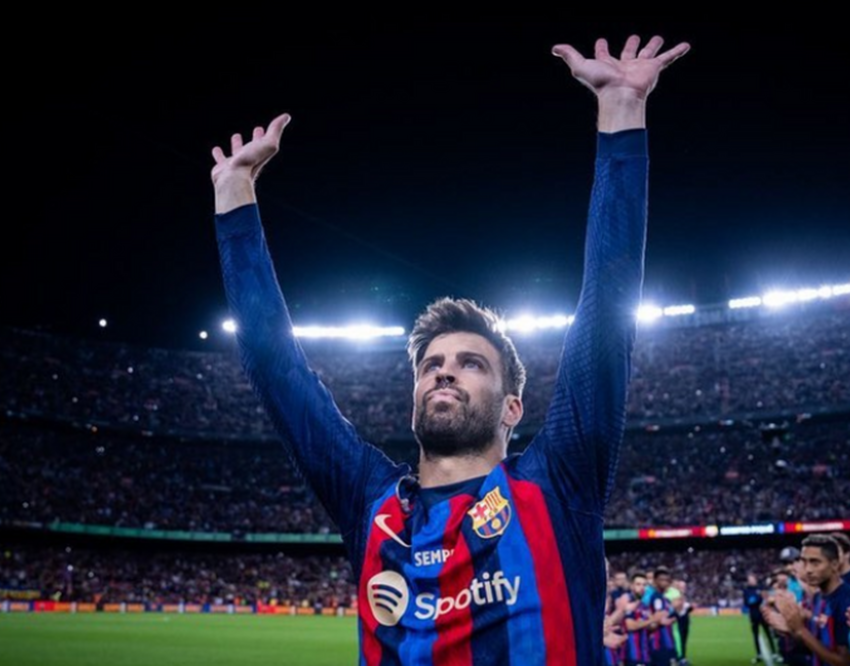 Где играет пике. Жерар пике 2023. Жерар пике завершил карьеру. Gerard Pique прощается. Пике футболист.