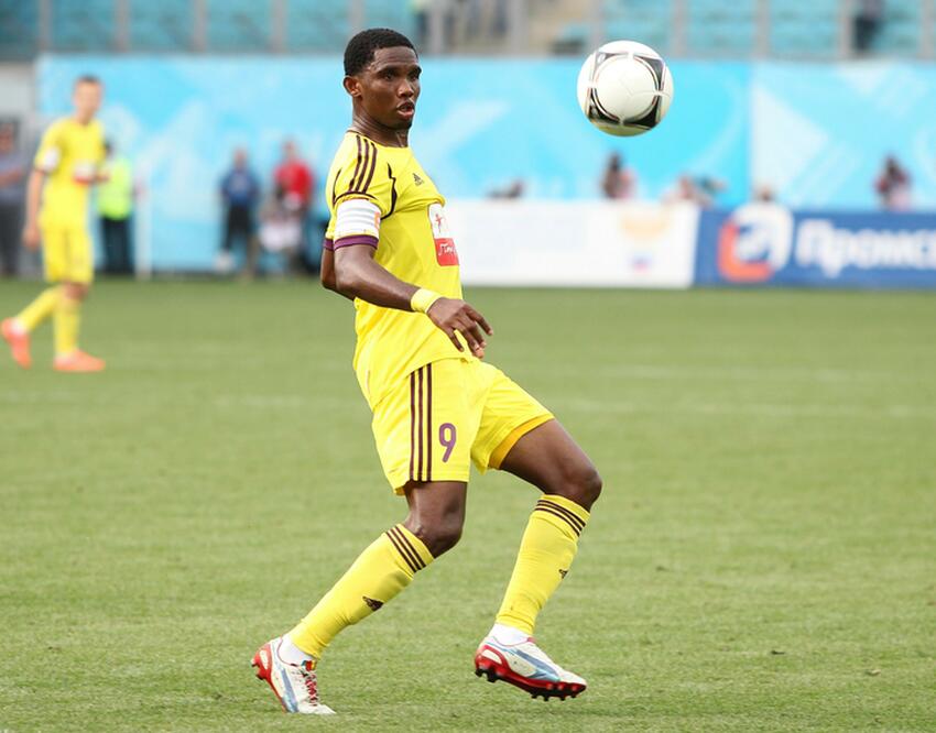 Вокруг ЧМ-2022: Самуэль Это’О ударил ногой по лицу алжирского блогера ...