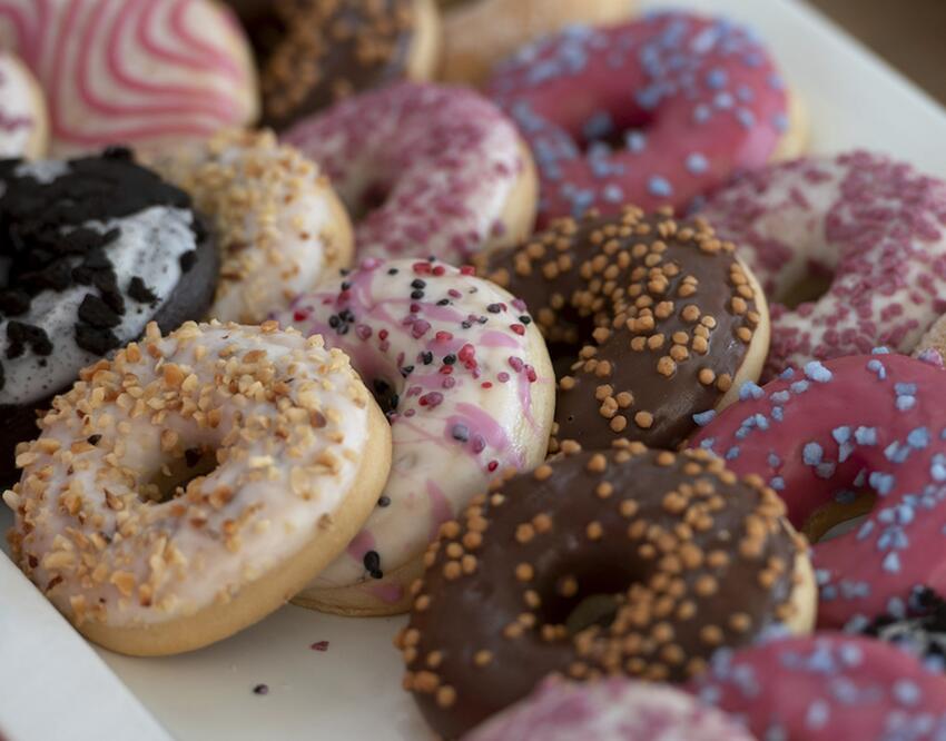 Сахар, алкоголь, выпечка. Эндокринолог Алкашева назвала самые вредные ...