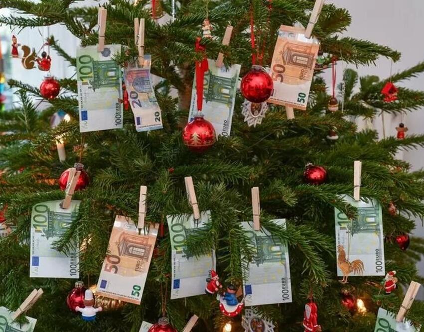 Трусы на люстре, долги и нижнее белье желтого цвета: новогодние приметы ...