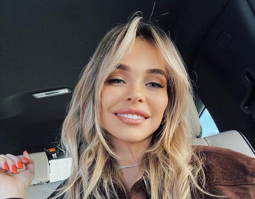 Анна Хилькевич разделась и показала то место, за которое ее укусили (видео)