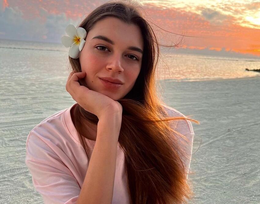 Загляденье: Александра Солдатова показала свои дыньки и другой спелый фрукт