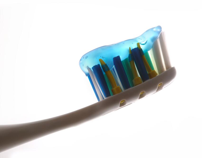 Так до завтрака или после? Стоматолог объяснила, когда лучше чистить зубы