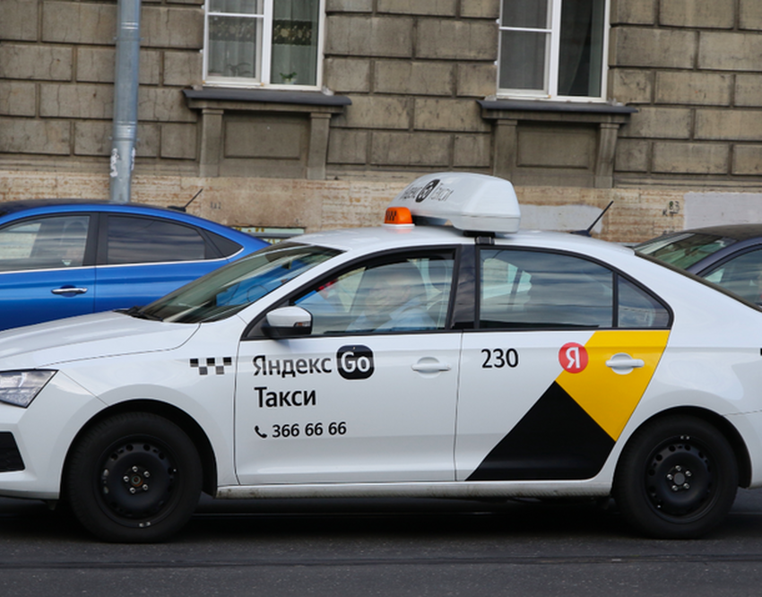 Машина "такси". Яндекс такси реклама. Яндекс такси машины. Такси фото. Такси.