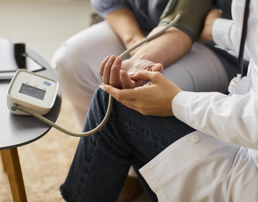 Предвестники инсульта: человек может не ощущать никакого дискомфорта ...