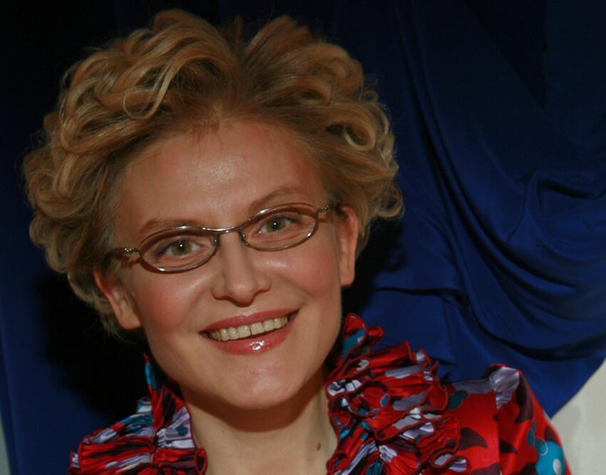 Малышева развеяла миф об опасности привычки хрустеть пальцами