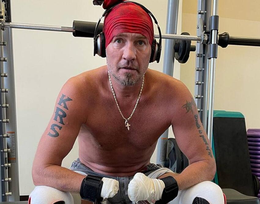 Самый дешевый: фигурист Костомаров показал бионический протез для руки ...