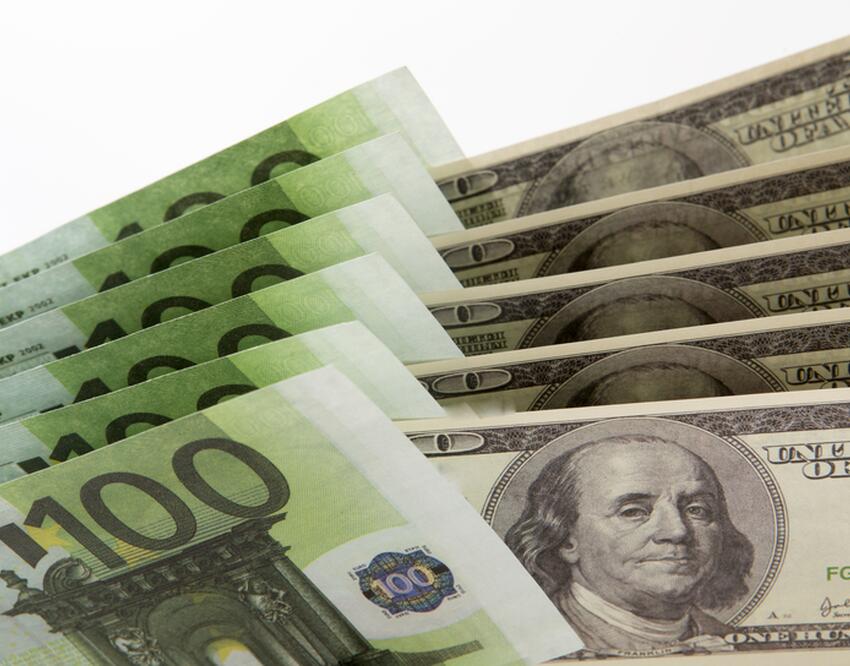 Доллар и евро отправляются в космос, рубль идет ко дну: Мосбиржа дала ...