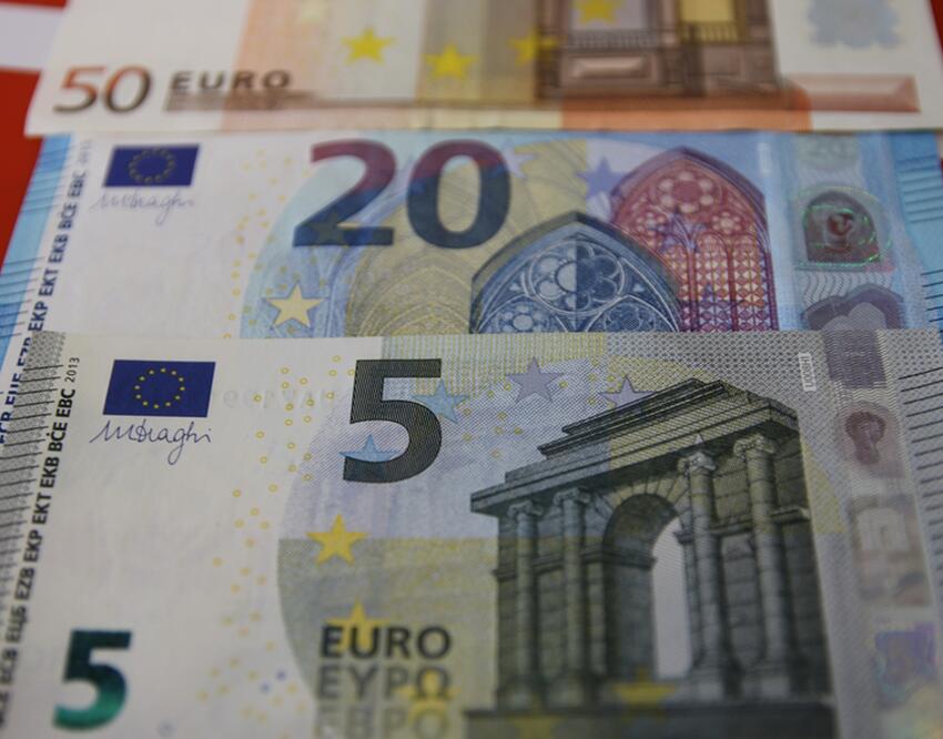 Евро нанес ощутимый удар по рублю: Мосбиржа дала свежий курс валют на 2 ...