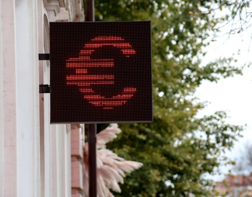 Евро набирает обороты: Мосбиржа опубликовала курс валют на 13 октября