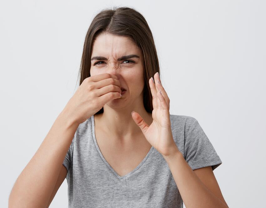 Неприятный запах изо рта: причины и советы от эксперта для борьбы с ...