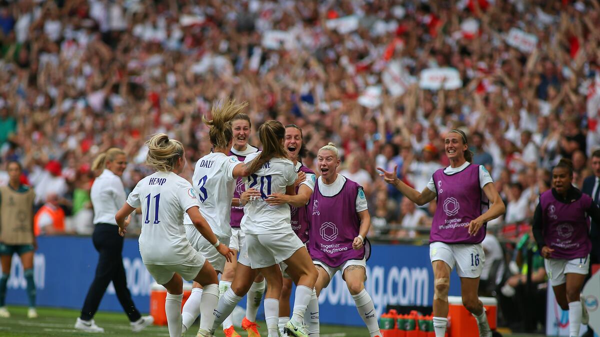 Результат матча англия сегодня. Женскую сборную Англии с победой. Чемпионат Англии. Германия сборная футбольная команда. Женская сборная Англии по футболу 2019.