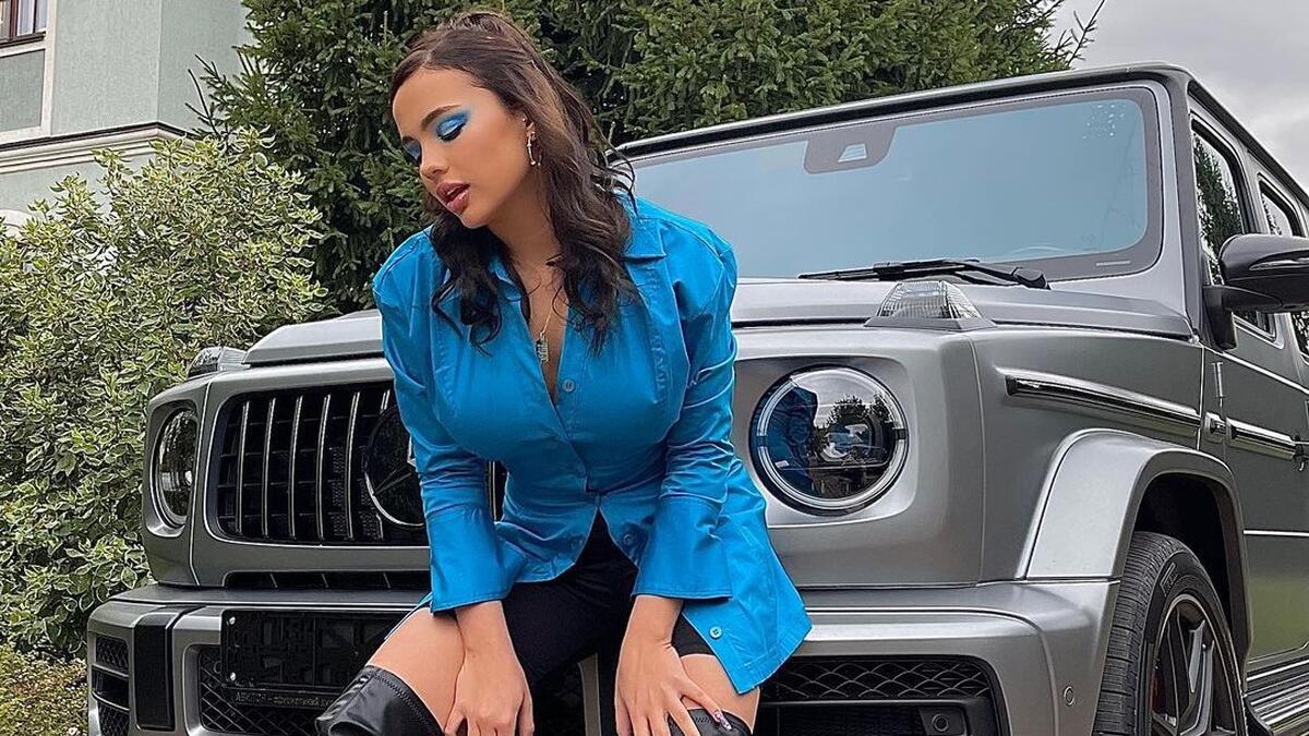 Валя карнавал в джинсах