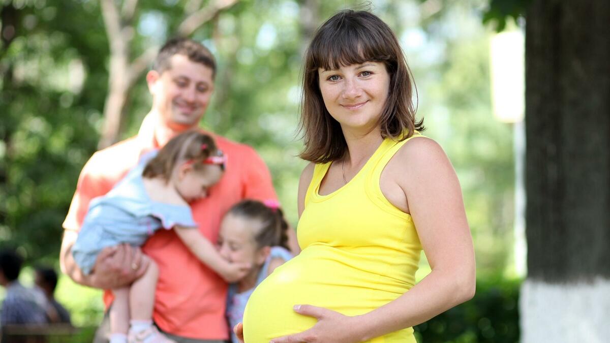 беременная женщина с тремя детьми. ксения безуглова муж. фотосессия беременных со старшим ребенком. трое детей и беременна. ксения безуглова мисс мира 2013.