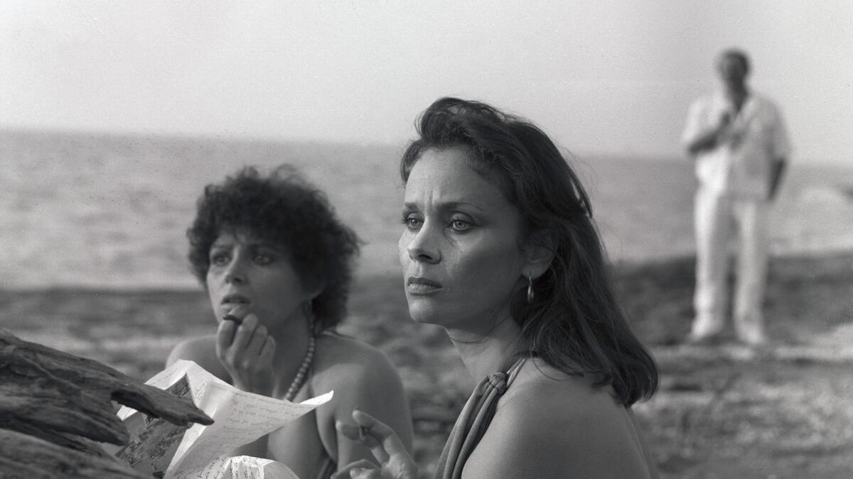 Ещё одним популярным именем является Елена. Имя Елена известно со времён древней Греции и имеет несколько значений, включая 