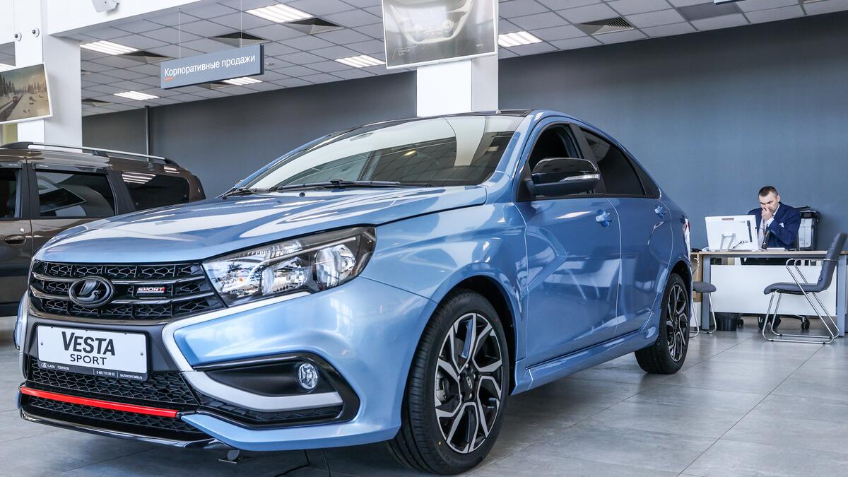 Автомобилей не осталось»: в России закончились Lada Vesta