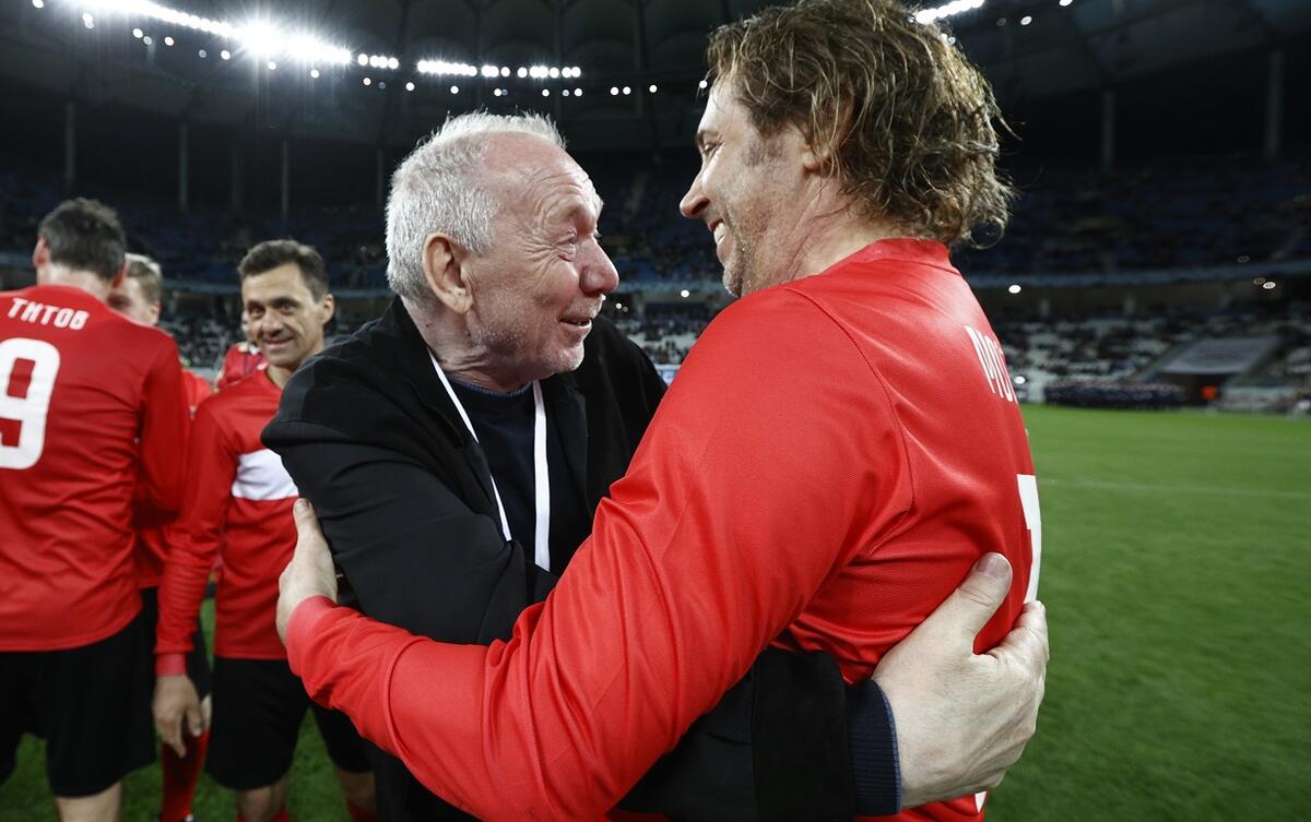 «Вывел в футбольный мир»: Мостовой поздравил Романцева с 70-летием 