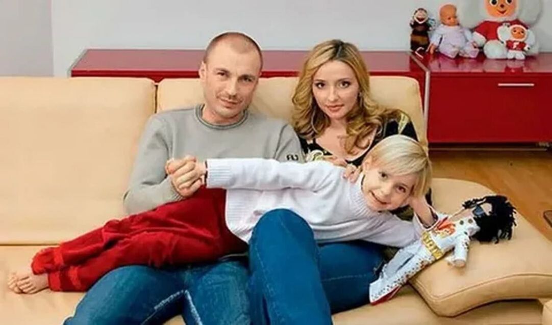 Ұзын аяқты қыздардың жалаңаш суреттері