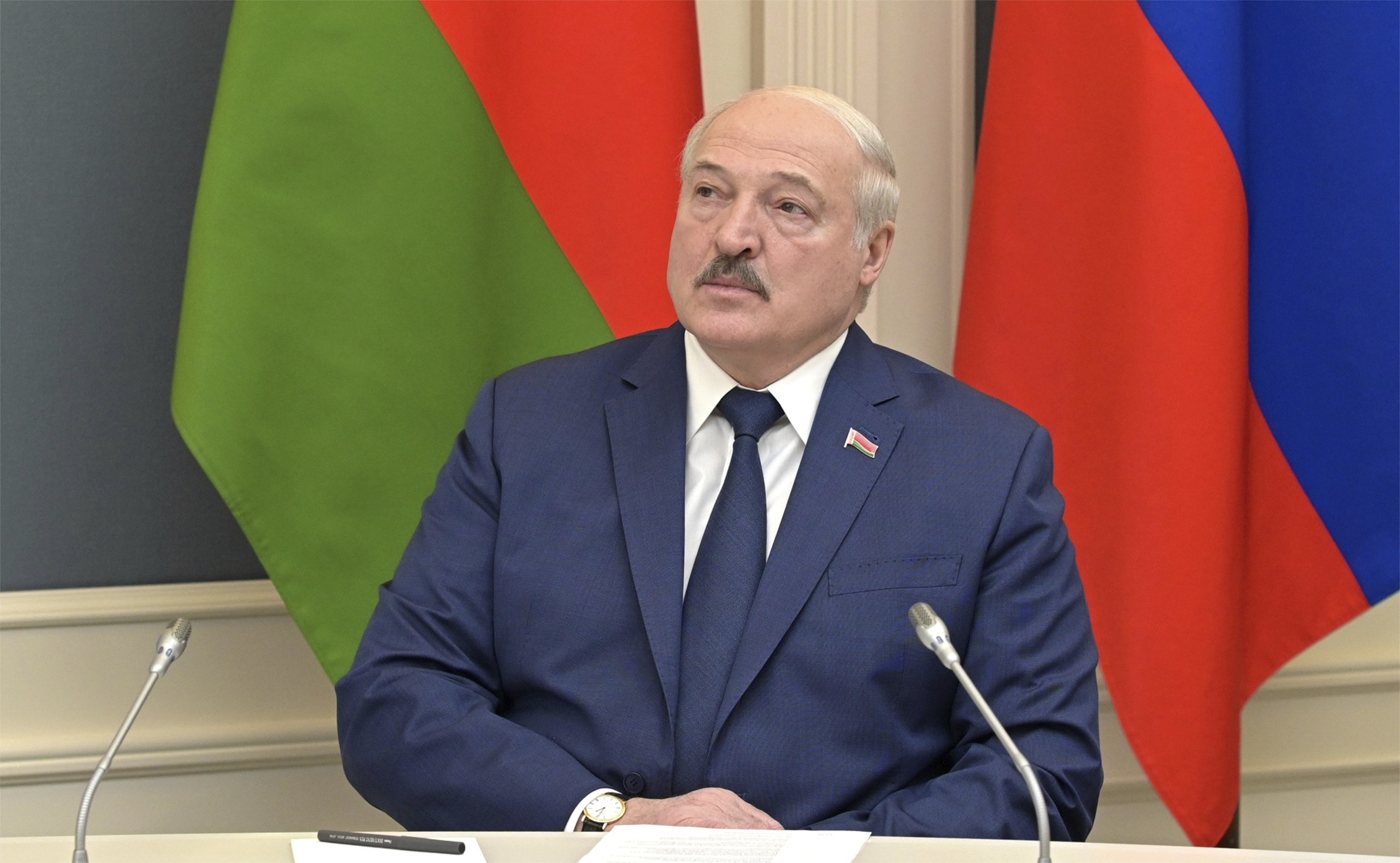Лукашенко нападение. Лукашенко в Киеве.