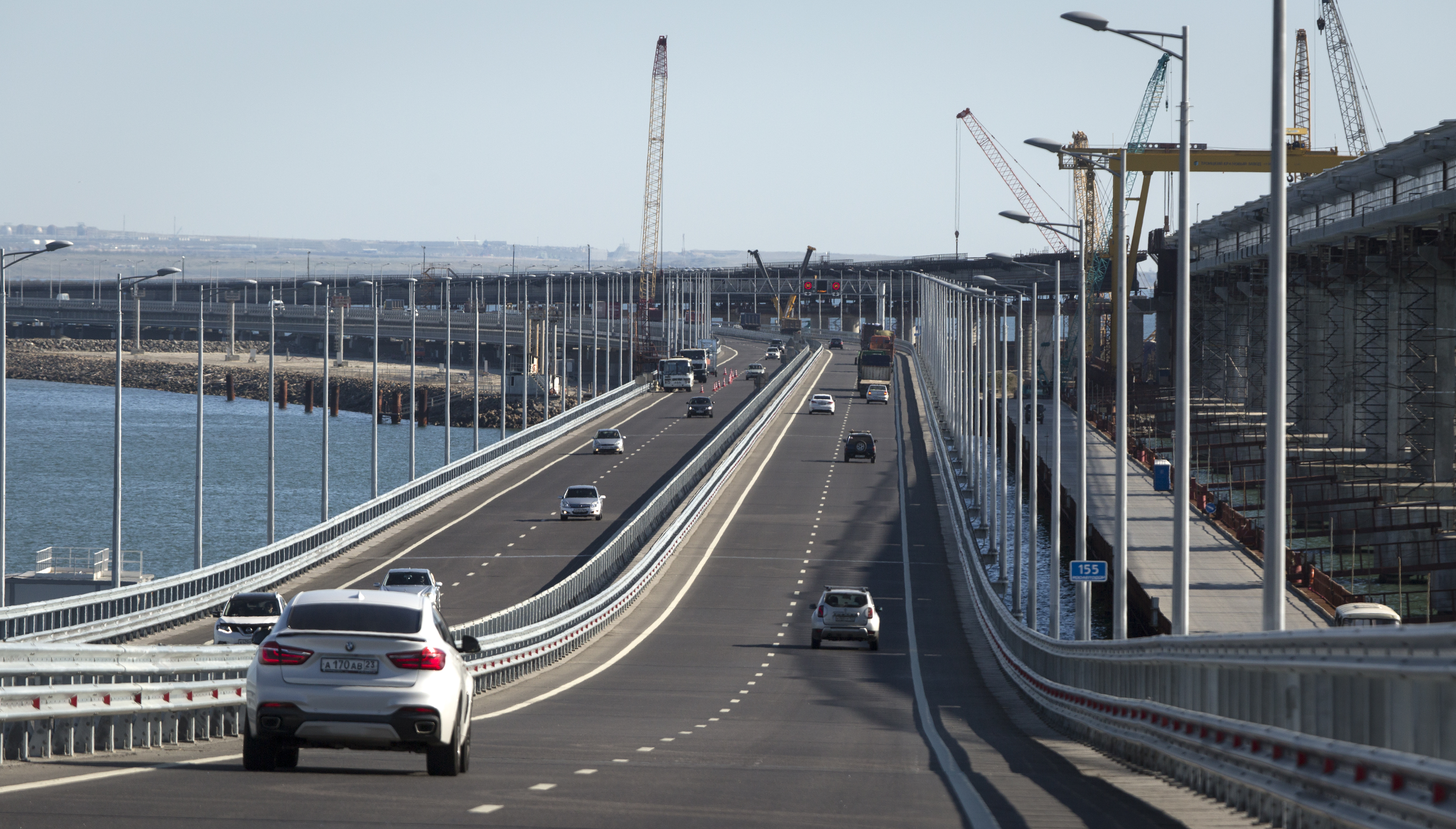 Движение по крымскому мосту. Крымский мост 2023. Движение по крымскому мосту. Тамань крымский мост. Крымский мост 2024.