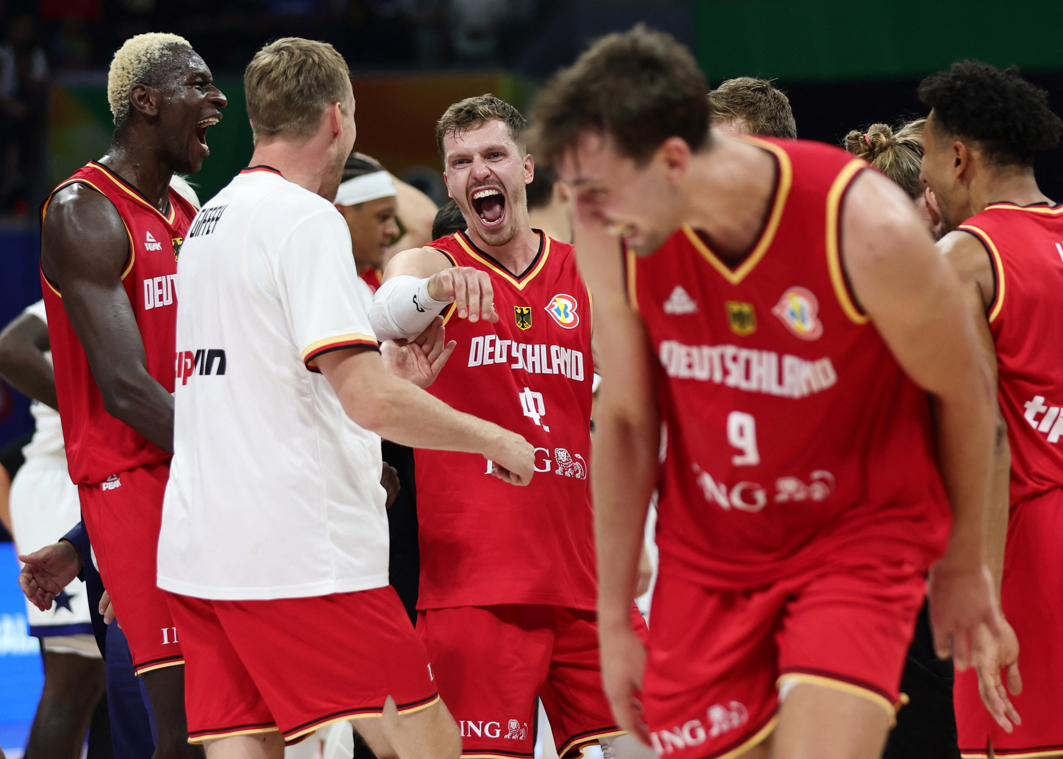 Usa germany basketball. Американский баскетбол. Баварский баскетболист эди. Сборная сша по баскетболу 2023. Сборная сша по баскетболу 2023.